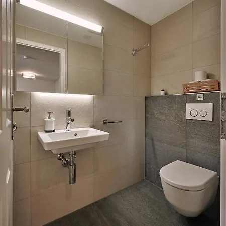 Lägenhet Center With Mountain View *